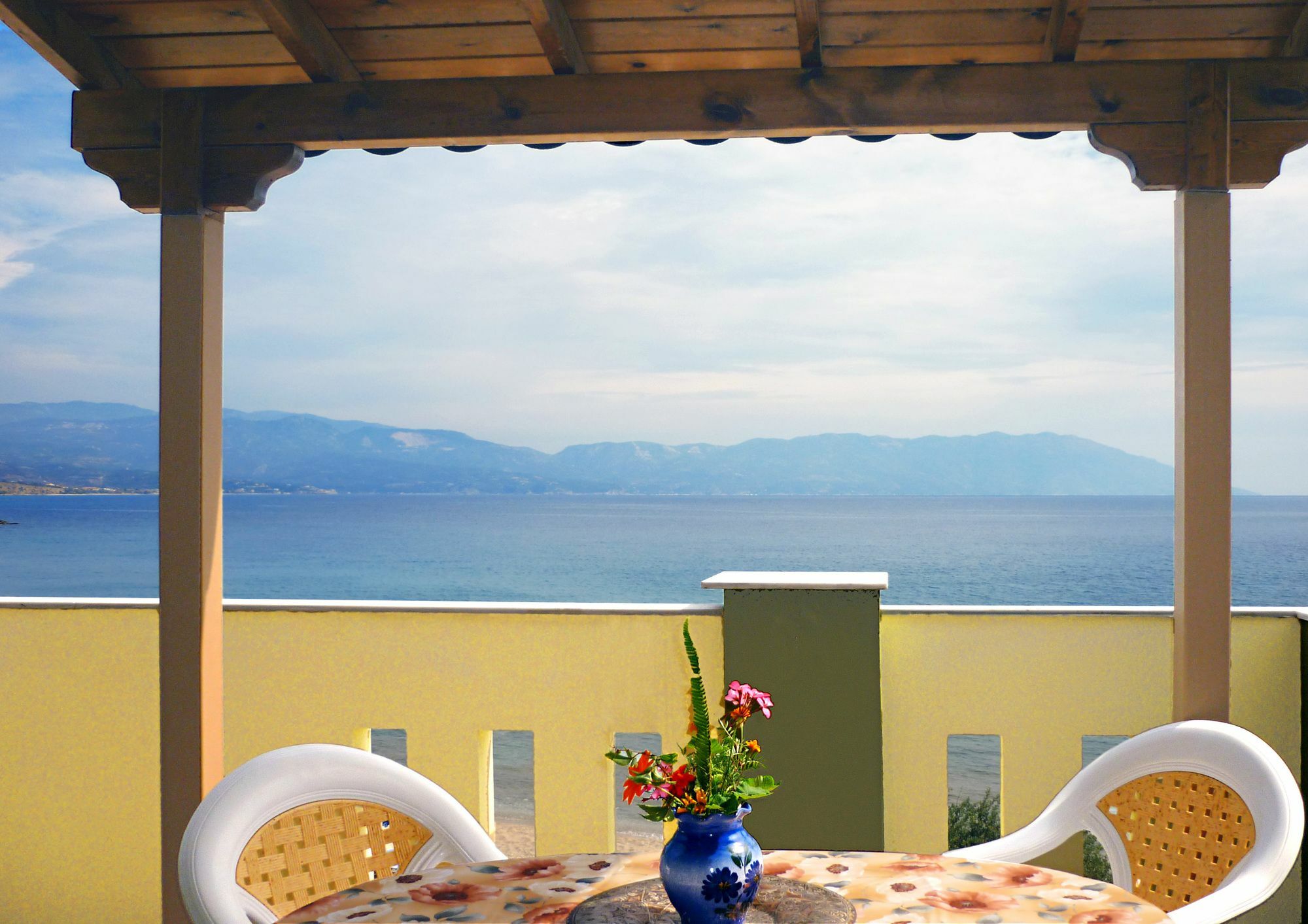 Nereides Seaside Apartments Marathokampos Exterior photo