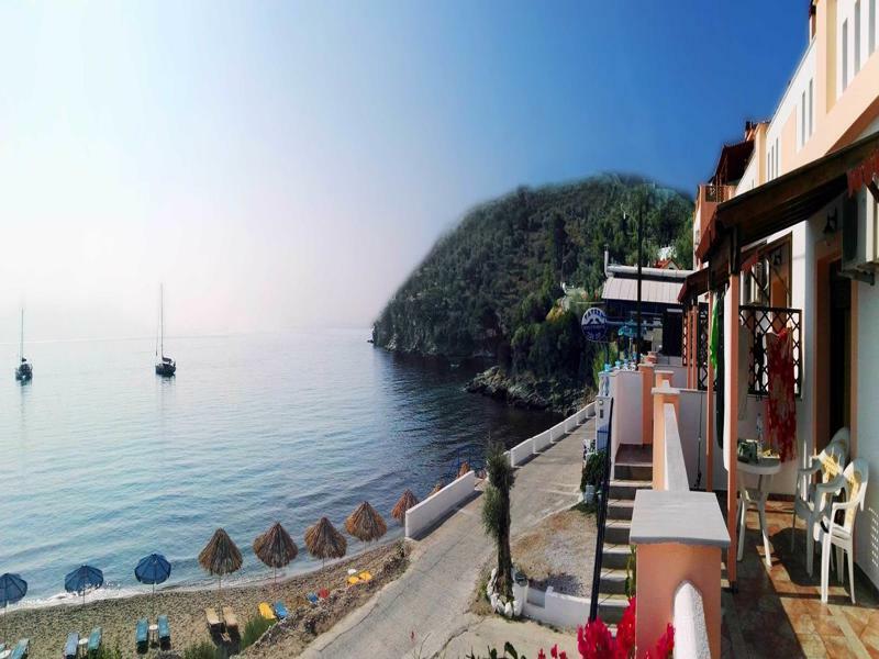Nereides Seaside Apartments Marathokampos Exterior photo